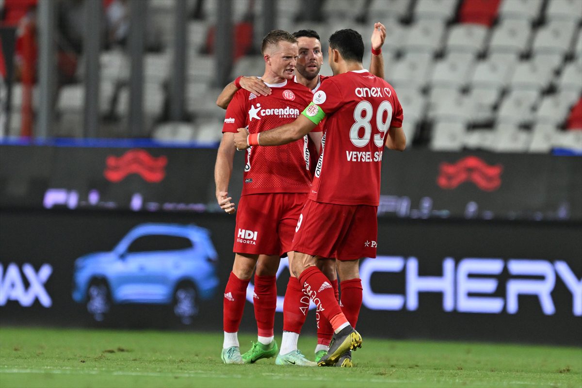 - Antalyaspor: 0 - Adana Demirspor: 0 (İlk yarı)