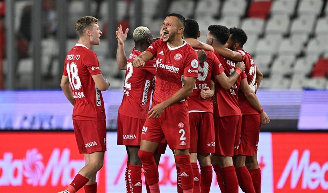 Trendyol Süper Lig'in 5. haftasında Antalyaspor, Adana Demirspor'u 2-1 yendi.