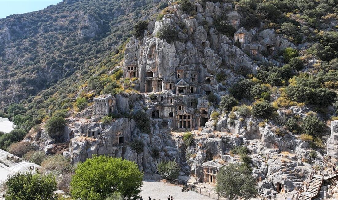 Antalya'nın Demre ilçesindeki Myra Antik Kenti'nin liman mahallesi Andriake'de, Geleceğe