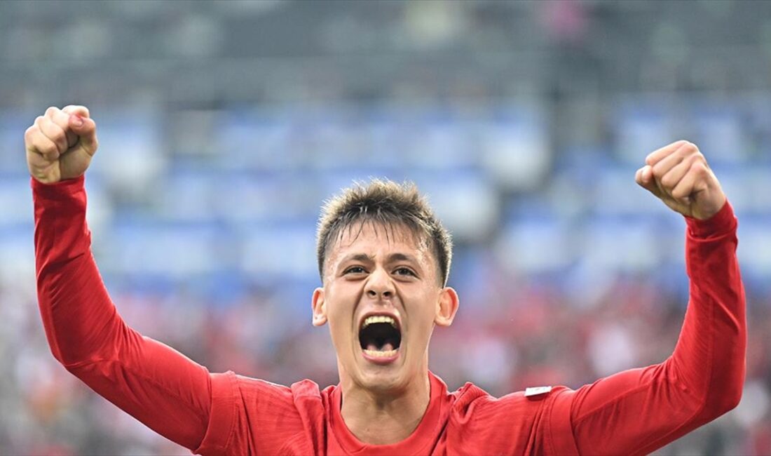 Real Madrid forması giyen 19 yaşındaki milli futbolcu Arda Güler,