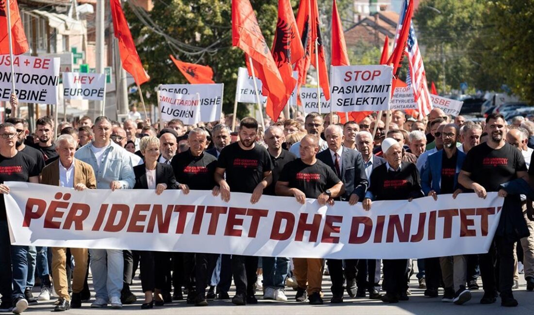 Sırbistan'ın güneyindeki Preşevo bölgesinde yaşayan Arnavutlar, "Kimlik ve onur için"