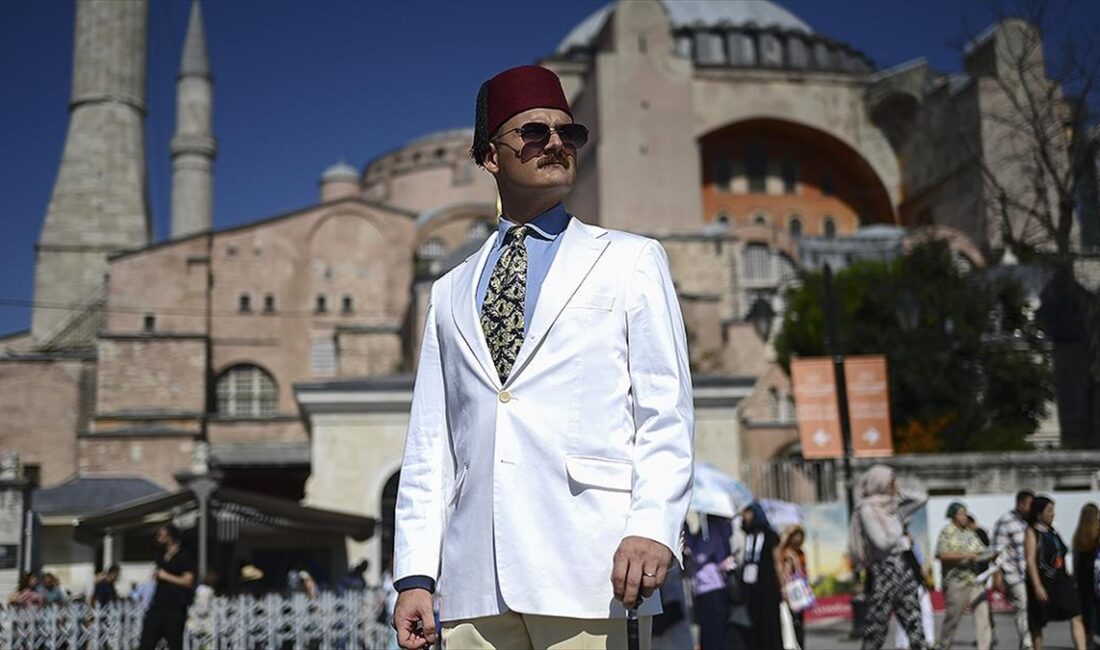 İsviçre'nin Basel kentinde doğup büyüyen Pars Osmanoğlu, küçükken gördüğü eski