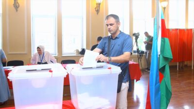 Azerbaycan'da, milletvekili seçimi için oy kullanma işlemi yerel saatle 08.00'de