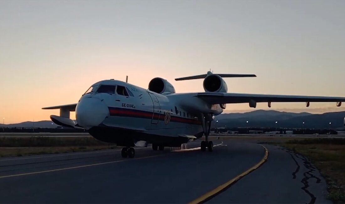 Azerbaycan'dan gönderilen "Be-200" tipi amfibi uçak, Manisa'nın Alaşehir ilçesindeki ormanlık