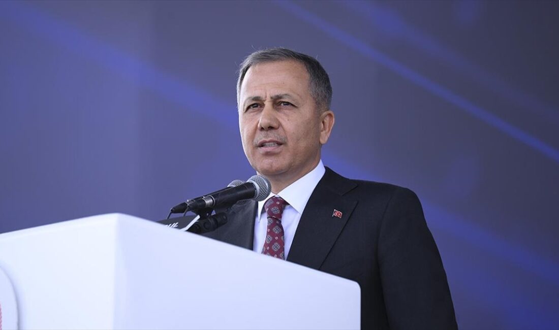 İçişleri Bakanı Ali Yerlikaya, "Araçlarımızın büyük çoğunluğu, 30 büyükşehrimizde trafik