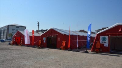 Balıkesir'de yaşanabilecek afetlere karşı alınan önlemler kapsamında bir okulun yanındaki