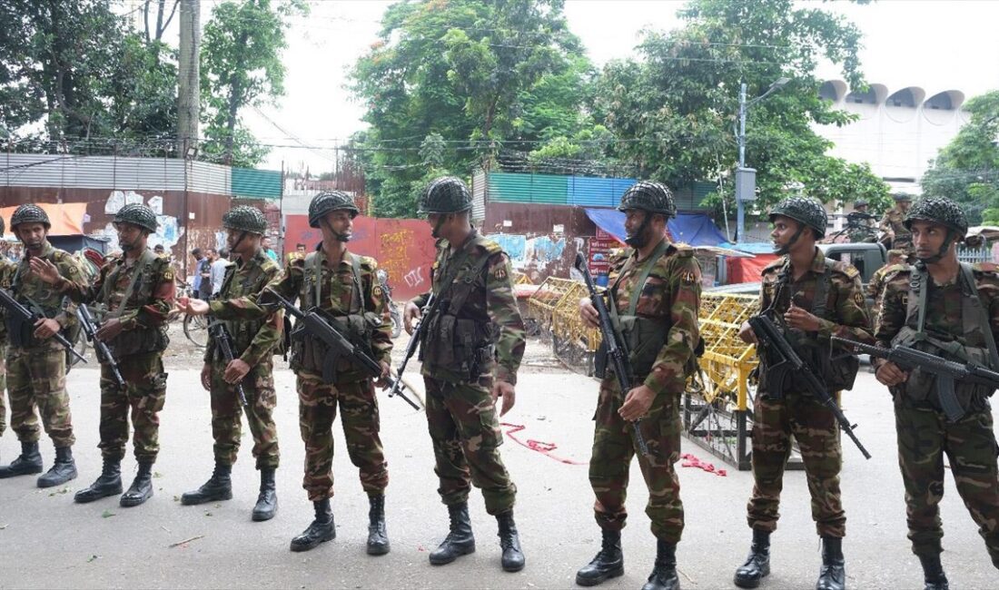 Bangladeş'teki geçici hükümete "başdanışman" sıfatıyla başkanlık eden Muhammed Yunus, anayasa,