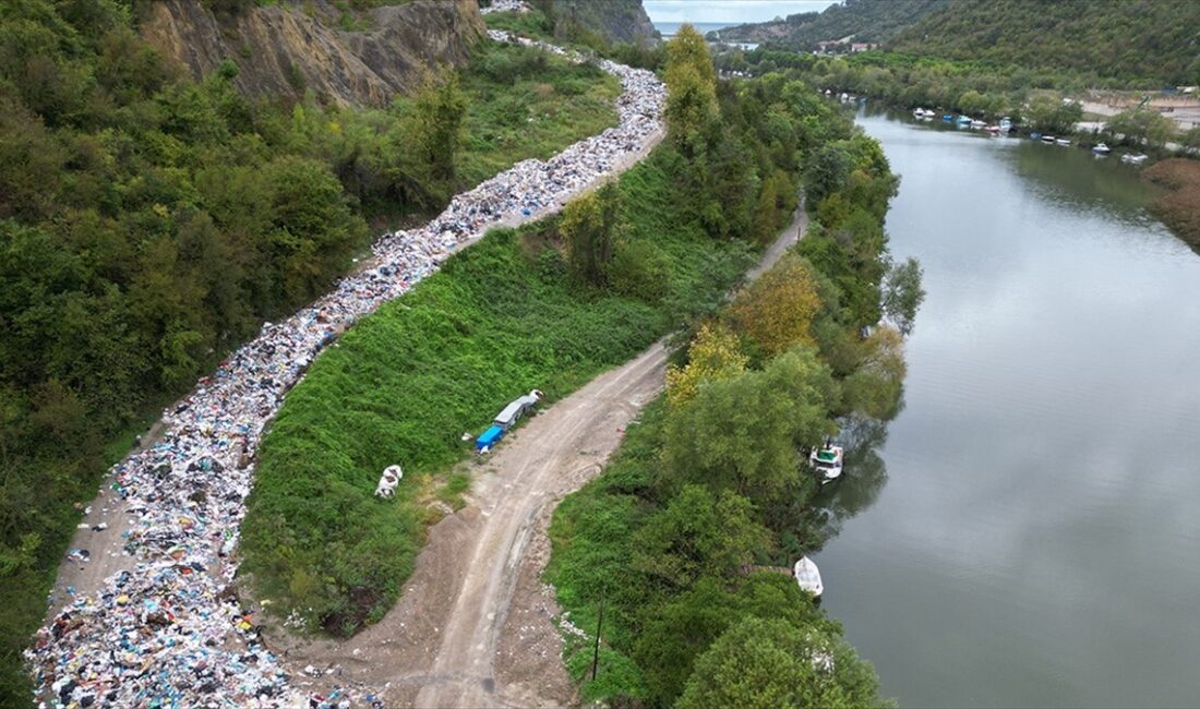 Bartın'ın katı atıklarının toplandığı vahşi depolama alanının dolması nedeniyle çöplerin