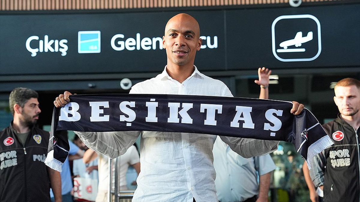 Beşiktaş'ın kadrosuna katmayı planladığı Portekizli futbolcu Joao Mario, İstanbul'a geldi.