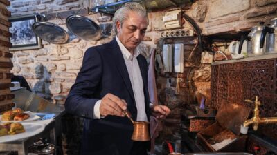 Dünyanın en büyük ve eski çarşılarından biri olan Kapalıçarşı'nın tarihi