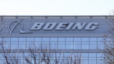 ABD merkezli küresel havacılık şirketi Boeing'in, grevdeki işçilerine, gelecek dört