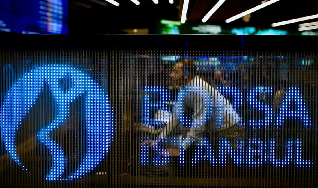 Borsa İstanbul'da BIST 100 endeksi, güne yüzde 0,46 yükselişle 10.030,51