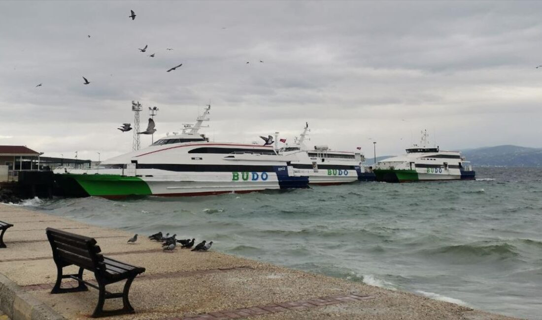 Bursa ile İstanbul arasındaki deniz otobüsü seferlerinden 8'i olumsuz hava