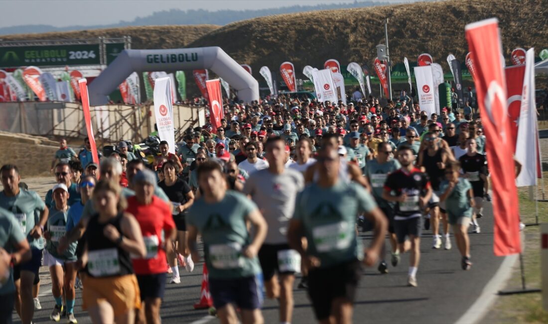 Çanakkale'deki Tarihi Gelibolu Yarımadası'nda düzenlenen "9. Uluslararası Gelibolu Maratonu" başladı.