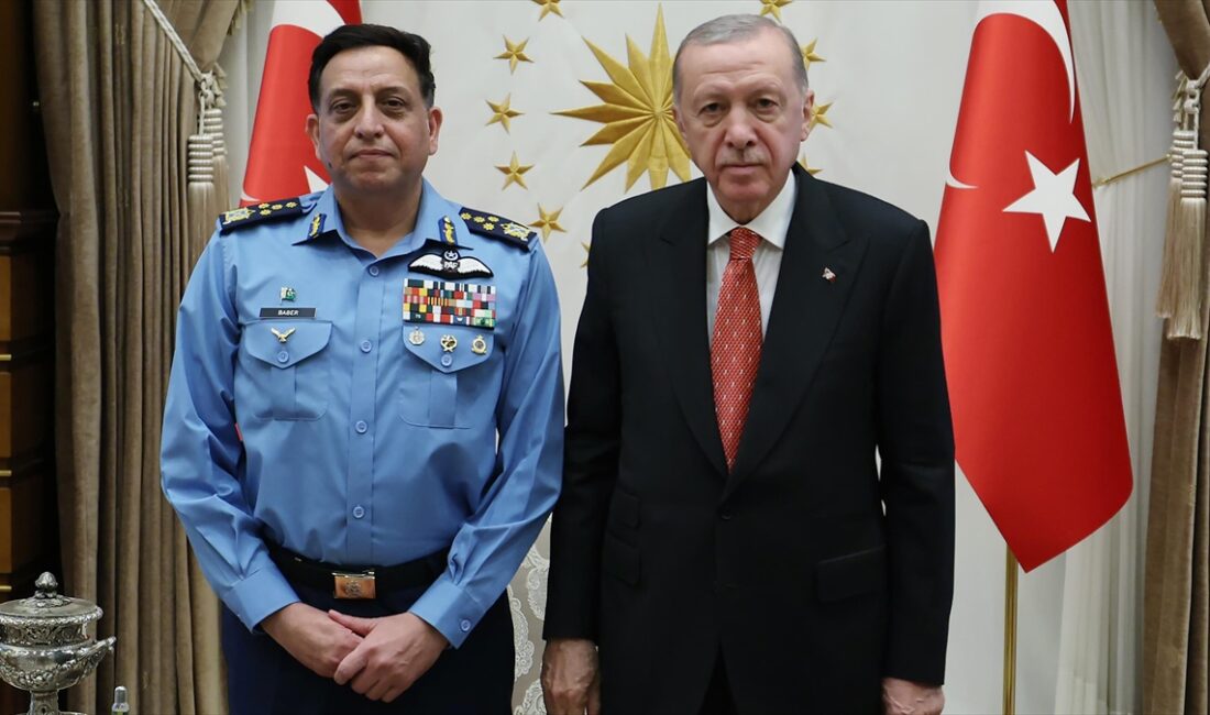 Cumhurbaşkanı Recep Tayyip Erdoğan, Pakistan Hava Kuvvetleri Komutanı Orgeneral Zaheer