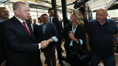 Cumhurbaşkanı Recep Tayyip Erdoğan, Ankara'da bir pastanede vatandaşlarla sohbet etti.