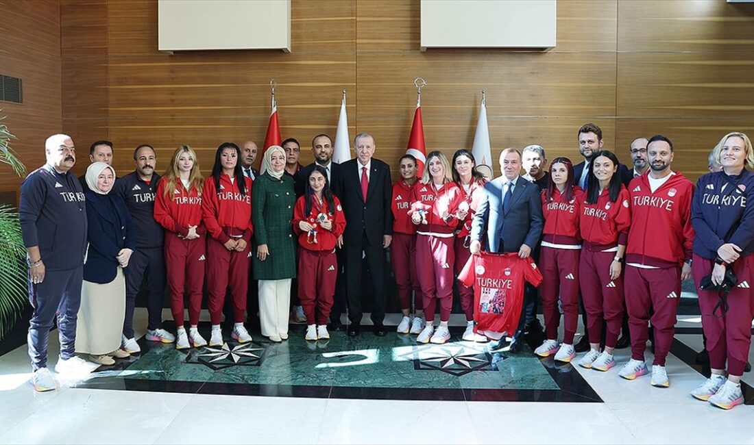 Cumhurbaşkanı Recep Tayyip Erdoğan, Türkiye Milli Paralimpik Takımı sporcularını kabul