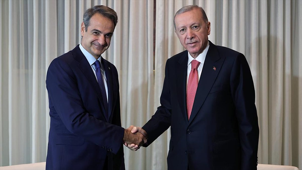 Cumhurbaşkanı Recep Tayyip Erdoğan, Yunanistan Başbakanı Kyriakos Miçotakis'i kabul etti.