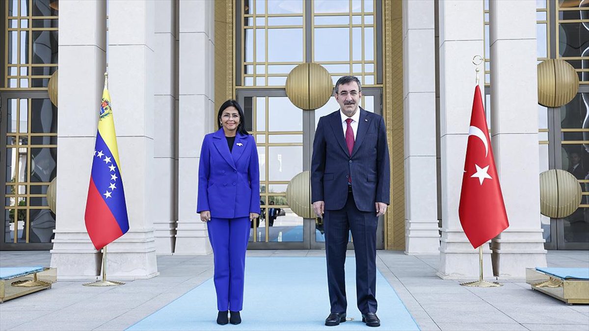 Cumhurbaşkanı Yardımcısı Cevdet Yılmaz, Venezuela Cumhurbaşkanı Başyardımcısı ve Petrol Bakanı