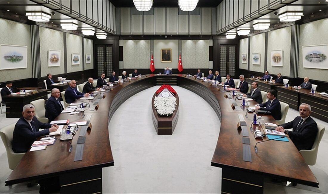ANKARA (AA) – Cumhurbaşkanlığı Külliyesi’ndeki toplantı saat 15.15’te başladı. Muhabir: