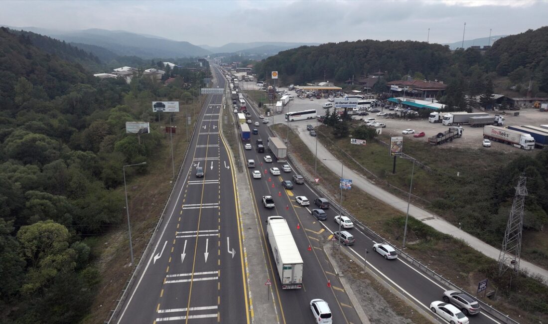 BOLU (AA) – Otoyolun İstanbul istikametinde devam eden alt ve