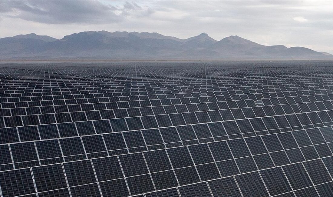 Küresel güneş enerjisi kurulumlarının bu yıl geçen yıla göre yüzde