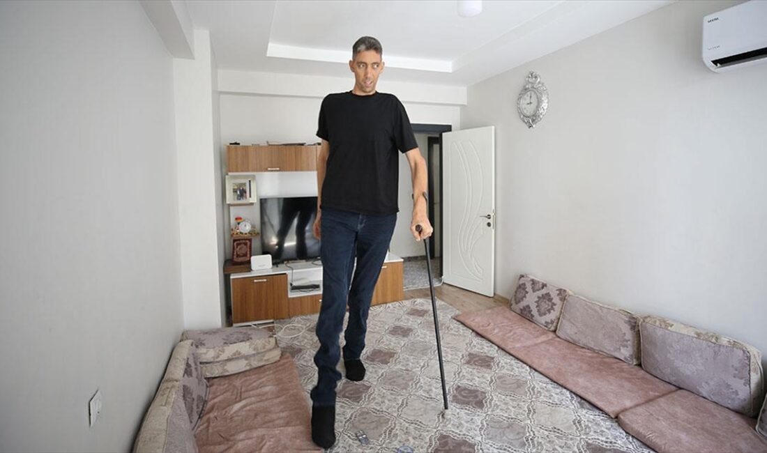Mardin'de yaşayan 2 metre 51 santimetre boyu ile "dünyanın en