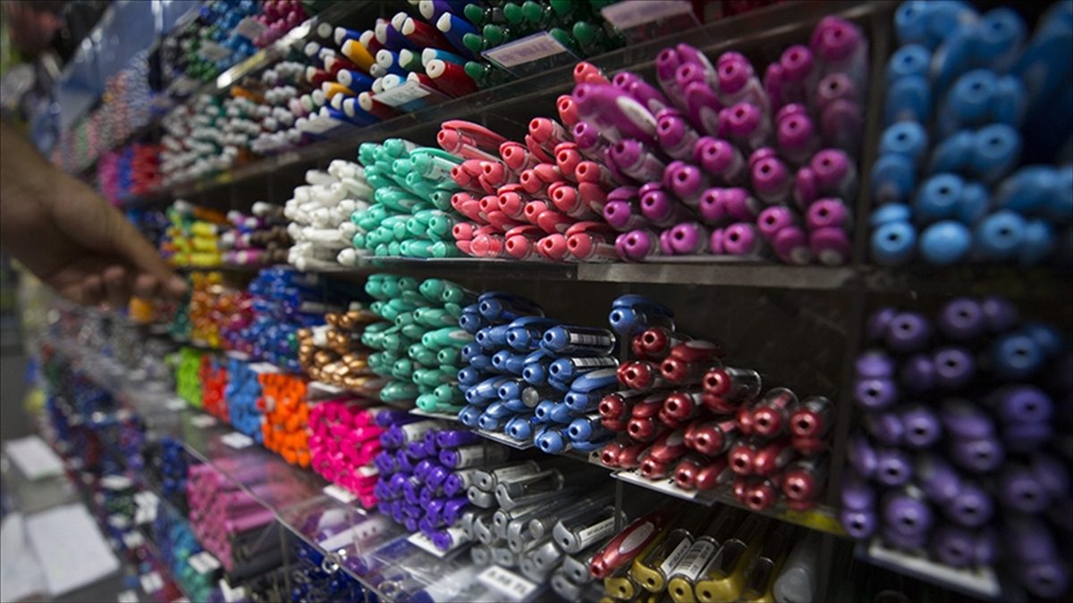 Okul dönemi alışverişlerde e-ticaret sitelerindeki hareketlilik sürerken, kırtasiye ürünleri, kitap,