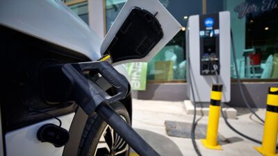 Elektrikli otomobil ithalatında tüketicinin korunmasına yönelik getirilen şartlar, "plug-in hibrit