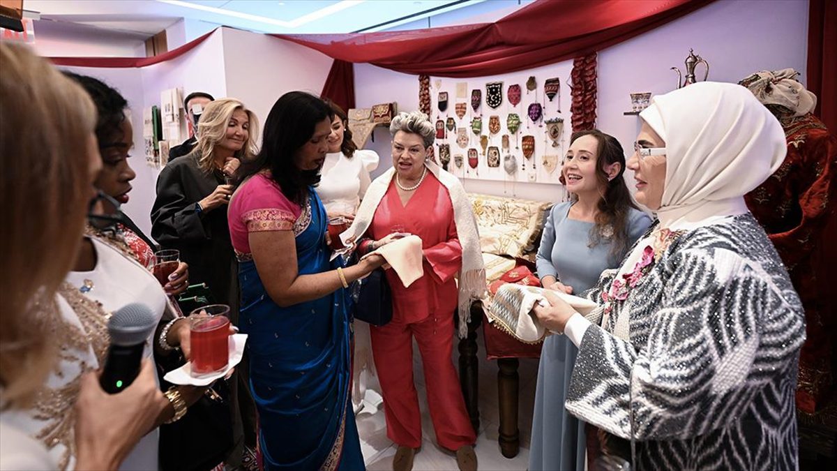 Cumhurbaşkanı Recep Tayyip Erdoğan'ın eşi Emine Erdoğan, "Tarihte örnek medeniyetler