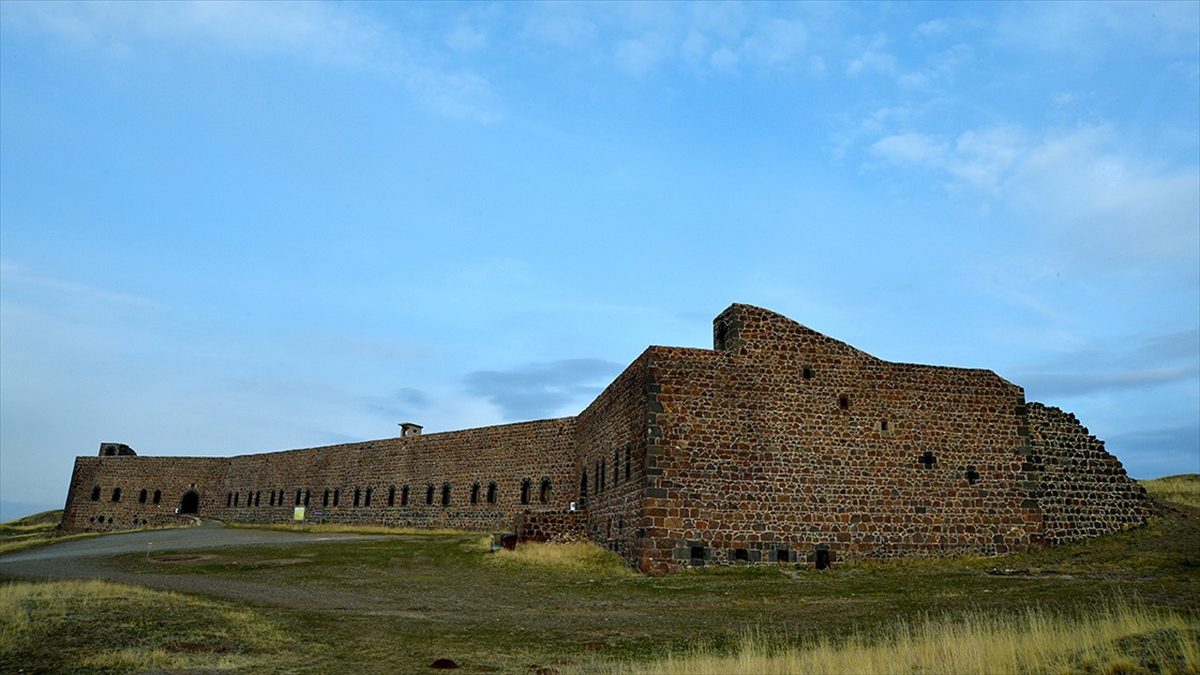Erzurum'da, Sultan Abdülmecid döneminde 2 bin 42 rakımda yapılan Mecidiye
