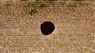 Eskişehir'in Çifteler ilçesindeki bir tarım arazisinde yaklaşık 20 metre derinliğinde,