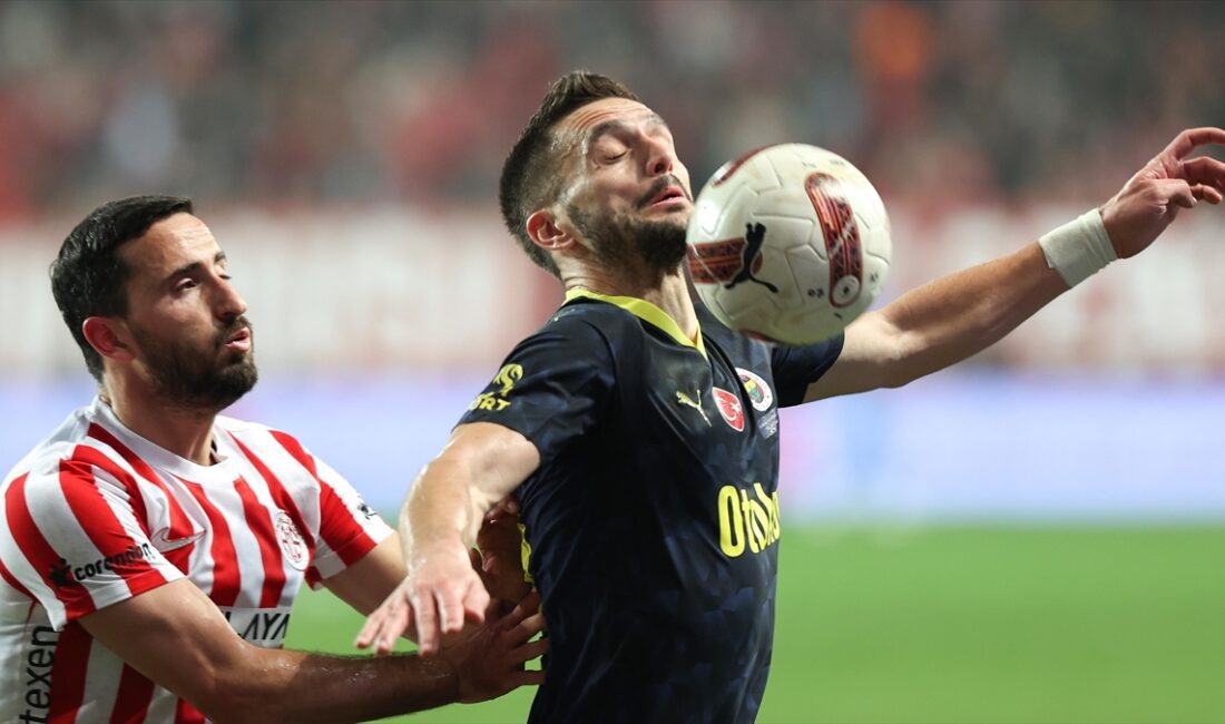 Fenerbahçe, Trendyol Süper Lig'in 7. haftasında yarın Antalyaspor'a konuk olacak.