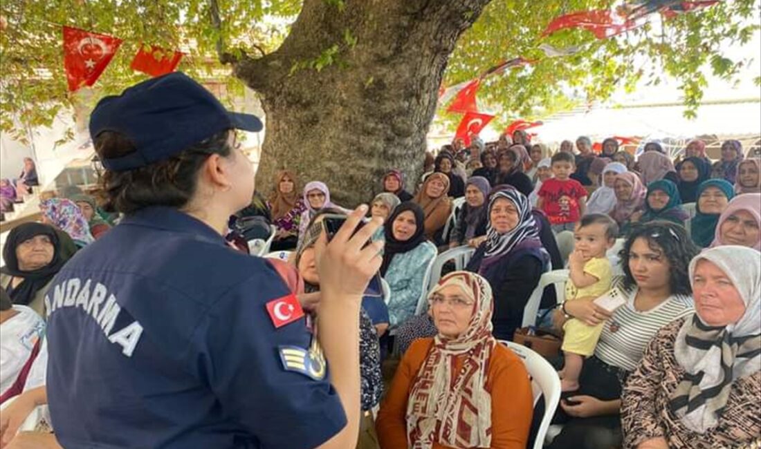 ANTALYA (AA) – Finike’de vatandaşlar KADES hakkında bilgilendirildi. Antalya’nın Finike
