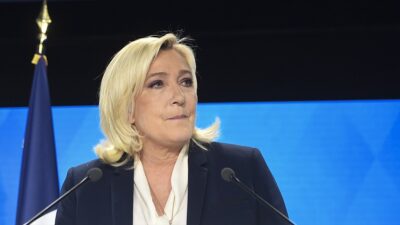 Fransız aşırı sağının önde gelen isimlerinden Marine Le Pen ve