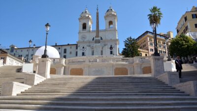 Fransız Sayıştayı'nın, Roma'da bulunan "İspanyol Merdivenleri" olarak bilinen Trinita dei