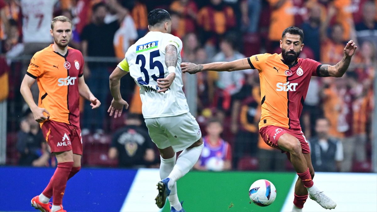 ISTANBUL (AA) – İlk yarı 20. dakikada Galatasaray öne geçti.