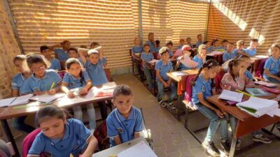 GAZZE (AA) – Gönüllülerin kurduğu eğitim çadırları, okulların kapandığı Gazze’de