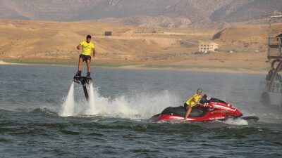 Festivalde flyboard ve jet ski gösterimi yapıldı, vatandaşlar tekne turuyla