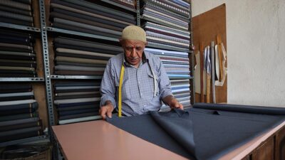 Nevşehir'de "Yılın Ahisi" seçilen 72 yaşındaki terzi Şammas Bayar, geleneksel