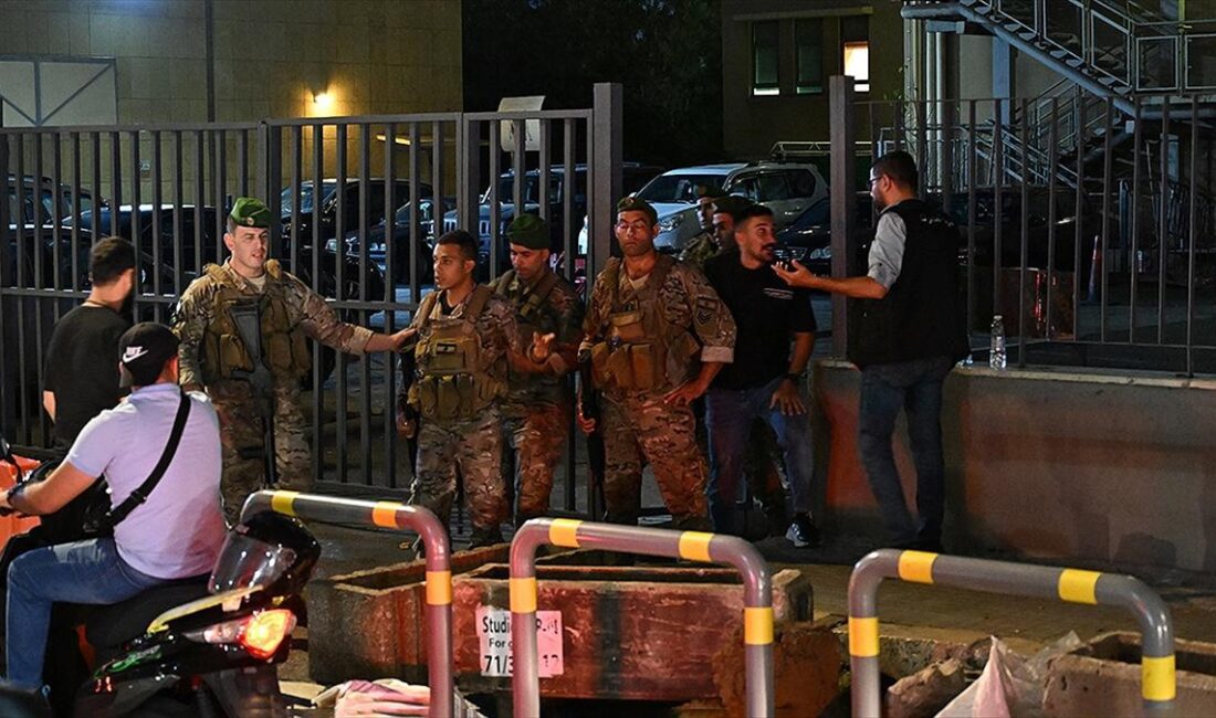 Hizbullah, Lübnan'ın çeşitli bölgelerinde "ICOM" telsizlerin patlaması sonucu 25 mensubunun