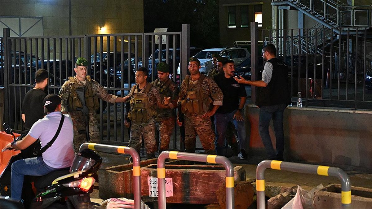 Hizbullah, Lübnan'ın çeşitli bölgelerinde "ICOM" telsizlerin patlaması sonucu 25 mensubunun