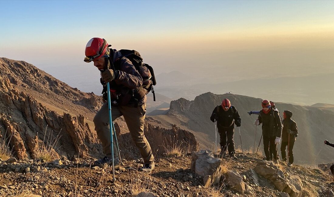 Erciyes Dağı'nda pist güvenlik görevlisi olarak çalışan 32 yaşındaki dağcı