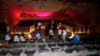 Ağrı Dağı'na tırmanmaya gelen dağcılar, her mevsim farklı bir güzelliğe