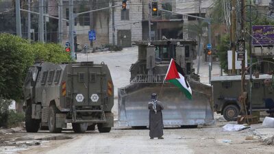 İsrail ordusu, işgal altındaki Batı Şeria'ya bağlı Cenin ve Tulkerim