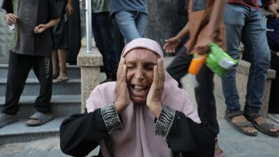 İsrail savaş uçakları ve topçuları tarafından Gazze Şeridi'nde çeşitli bölgelere