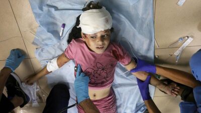 İsrail ordusunun Gazze Şeridi'nin farklı kentlerine düzenlediği saldırılarda en az