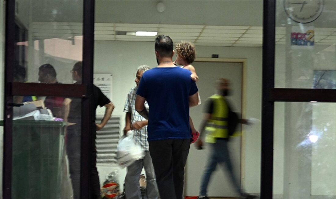 Lübnan Çevre Bakanı Nasır Yasin, İsrail saldırıları nedeniyle evlerini terk