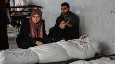 İsrail ordusunun Gazze Şeridi'nde bir evi ve yerinden edilenlerin kaldığı