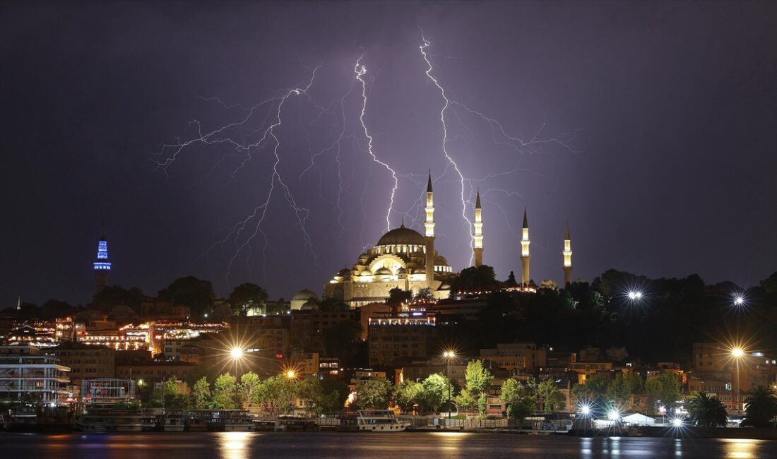 İSTANBUL (AA) – Valiliğin sosyal medya hesabından yapılan açıklamada, Meteoroloji